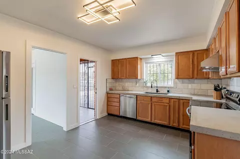 Kitchen - 5331 E 4th St, Tucson, AZ 85711 photo 2 of 5