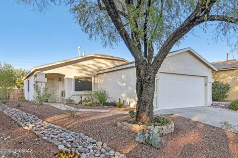 10137 E Rincon Shadows Dr, Tucson, AZ 85748 photo 3