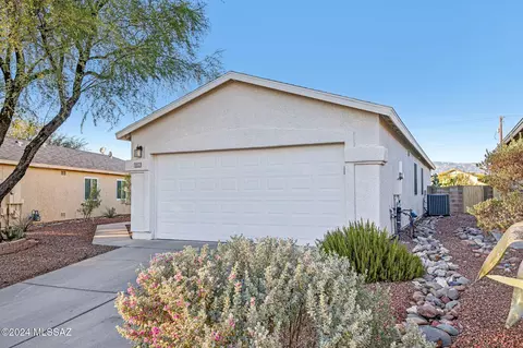 10137 E Rincon Shadows Dr, Tucson, AZ 85748 photo 2
