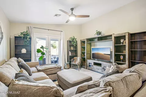 10137 E Rincon Shadows Dr, Tucson, AZ 85748 photo 9