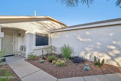 10137 E Rincon Shadows Dr, Tucson, AZ 85748 photo 4
