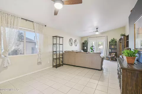10137 E Rincon Shadows Dr, Tucson, AZ 85748 photo 6
