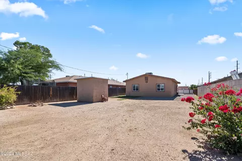 Exterior - 807 E 34th St, Tucson, AZ 85713 photo 4 of 6