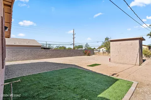 Exterior - 807 E 34th St, Tucson, AZ 85713 photo 3 of 6