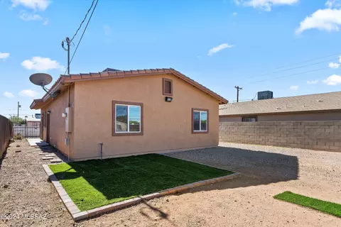 Exterior - 807 E 34th St, Tucson, AZ 85713 photo 1 of 6