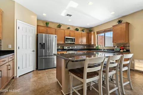 7464 E Fair Meadows Loop, Tucson, AZ 85756 photo 8