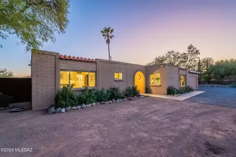 4352 N Drake Pl, Tucson, AZ 85749