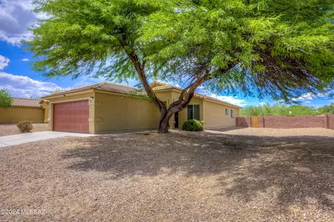 534 W Amber Hawk Ct, Green Valley, AZ 85614