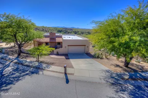 812 E Armor Springs Pl, Green Valley, AZ 85614