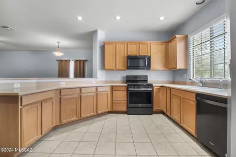 129 E Placita Del Polen, Green Valley, AZ 85614