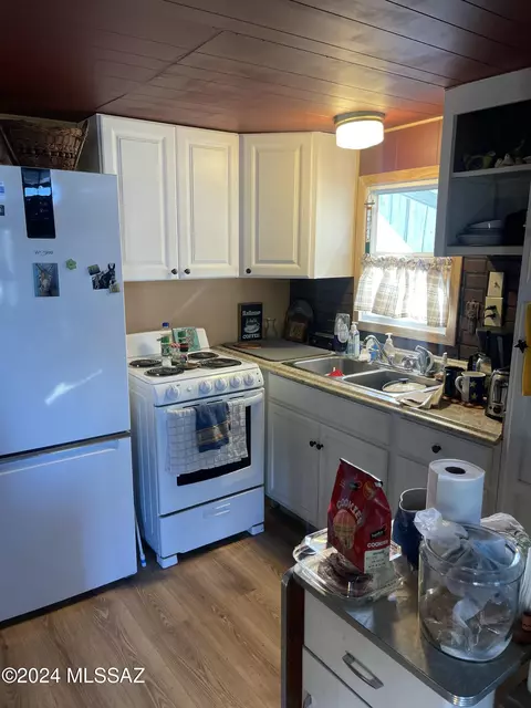 528 E Hillcrest Dr, Benson, AZ 85602 photo 2