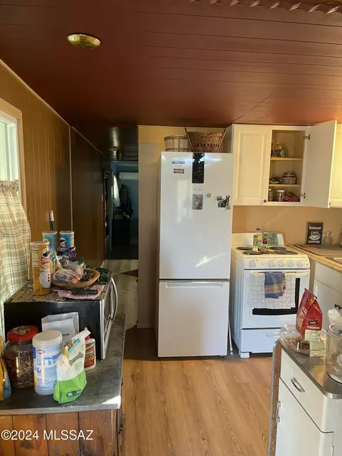 528 E Hillcrest Dr, Benson, AZ 85602 photo 3
