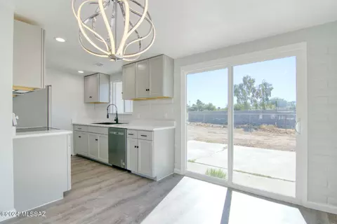 7826 E Locust St, Tucson, AZ 85730
