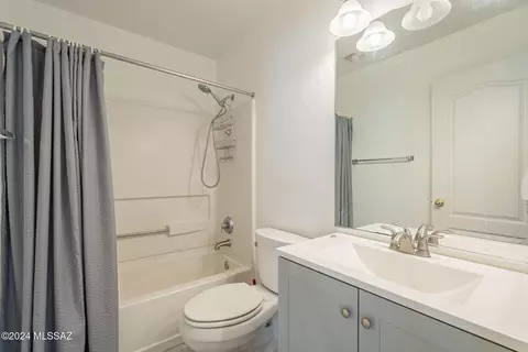 Bath - 10099 E Sunset Meadow Pl, Tucson, AZ 85747 photo 2 of 2