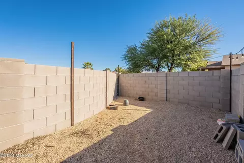Exterior - 10099 E Sunset Meadow Pl, Tucson, AZ 85747 photo 8 of 10