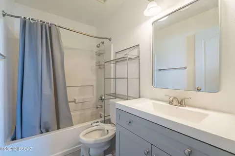 Bath - 10099 E Sunset Meadow Pl, Tucson, AZ 85747 photo 1 of 2