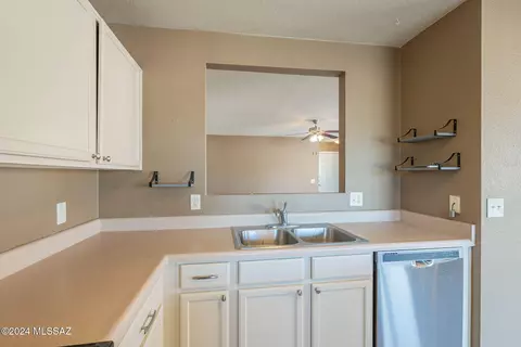 Kitchen - 10099 E Sunset Meadow Pl, Tucson, AZ 85747 photo 3 of 4