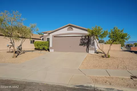 Exterior - 10099 E Sunset Meadow Pl, Tucson, AZ 85747 photo 2 of 10