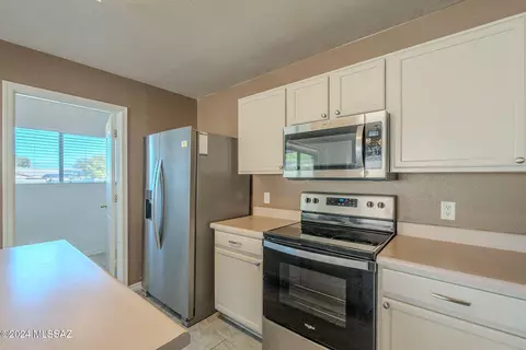 Kitchen - 10099 E Sunset Meadow Pl, Tucson, AZ 85747 photo 4 of 4
