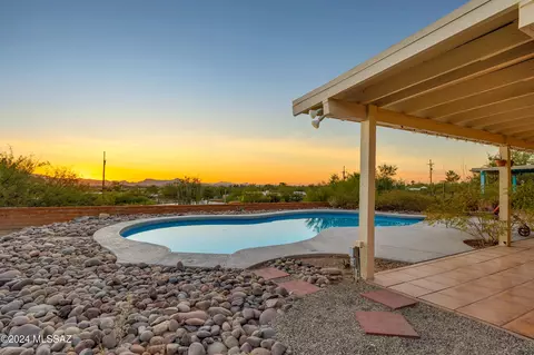 Exterior - 140 E Cambridge Dr, Tucson, AZ 85704 photo 2 of 10