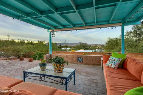 Exterior - 140 E Cambridge Dr, Tucson, AZ 85704 photo 4 of 10