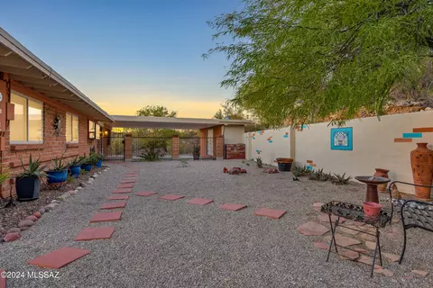 Exterior - 140 E Cambridge Dr, Tucson, AZ 85704 photo 9 of 10