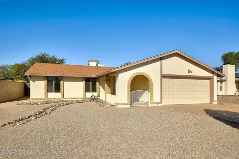 4550 W Lynn Cir, Tucson, AZ 85741
