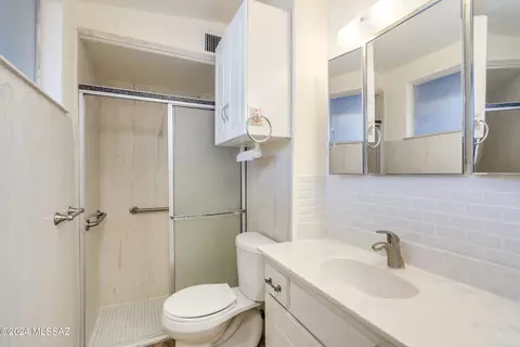 Bath - 7442 E Montecito Dr, Tucson, AZ 85710 photo 1 of 2
