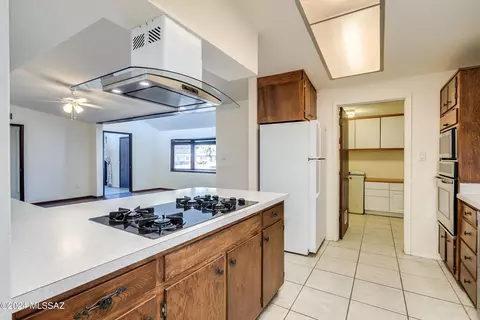 Kitchen - 7442 E Montecito Dr, Tucson, AZ 85710 photo 3 of 7