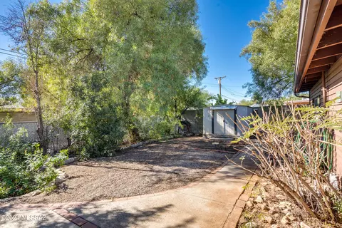 Exterior - 7442 E Montecito Dr, Tucson, AZ 85710 photo 8 of 10