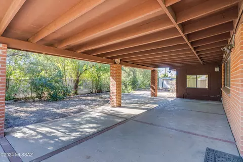 Exterior - 7442 E Montecito Dr, Tucson, AZ 85710 photo 4 of 10
