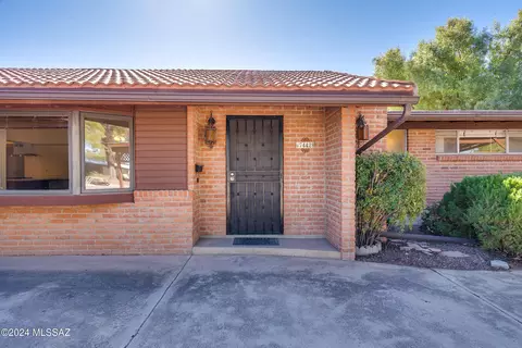 7442 E Montecito Dr, Tucson, AZ 85710