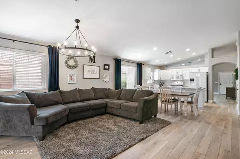 2525 E Petroglyph Ln, Oro Valley, AZ 85755