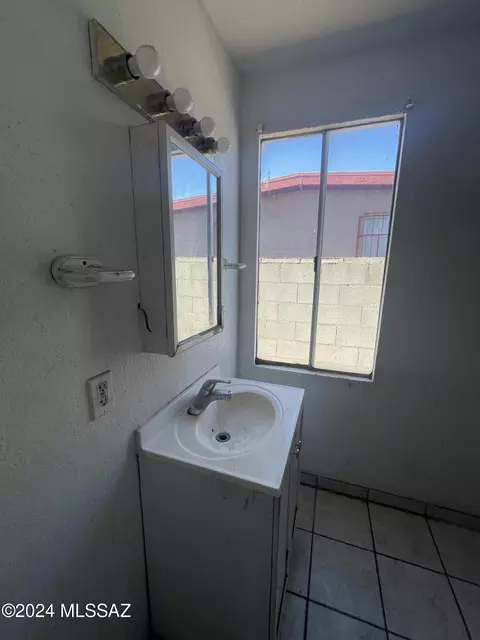 1214 E 26th St, Tucson, AZ 85713 photo 9