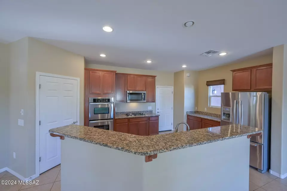 Kitchen - 743 S Harry P Stagg Dr, Vail, AZ 85641 photo 4 of 6