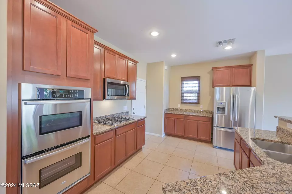 Kitchen - 743 S Harry P Stagg Dr, Vail, AZ 85641 photo 5 of 6