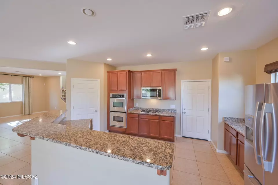 Kitchen - 743 S Harry P Stagg Dr, Vail, AZ 85641 photo 3 of 6