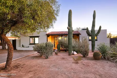 2934 E Blacklidge Dr, Tucson, AZ 85716
