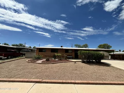 8220 E Lynch Pl, Tucson, AZ 85710
