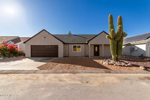 8451 N Bayou Dr, Tucson, AZ 85742