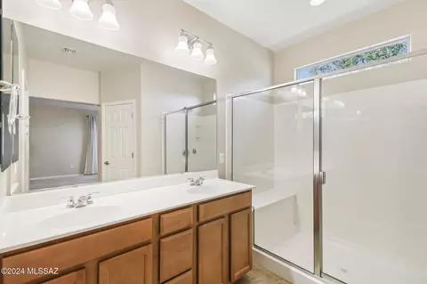 Bath - 11303 E Squash Blossom Loop, Tucson, AZ 85747 photo 2 of 2