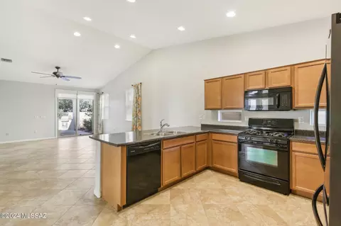 Kitchen - 11303 E Squash Blossom Loop, Tucson, AZ 85747 photo 1 of 3