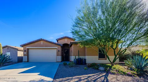 8218 N Stonehill Dr, Tucson, AZ 85743