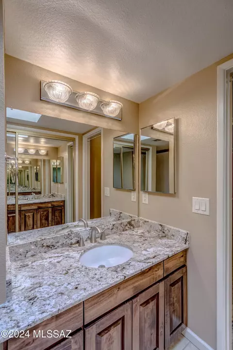 Bath - 7827 E 4th St, Tucson, AZ 85710 photo 5 of 7