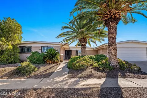 9002 E Palm Tree Dr, Tucson, AZ 85710