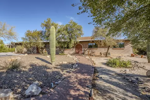 8000 N El Tovar Pl, Tucson, AZ 85704