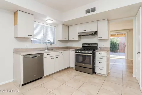 Kitchen - 9740 E 3rd St, Tucson, AZ 85748 photo 2 of 2