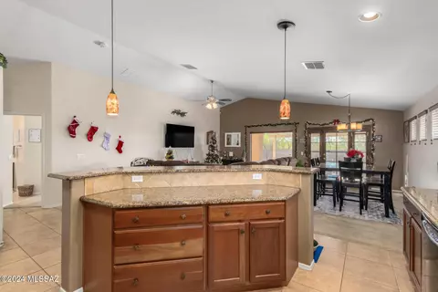 13696 E Aviara Pl, Vail, AZ 85641 photo 9