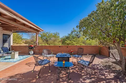 635 W Redondo Pl, Green Valley, AZ 85614