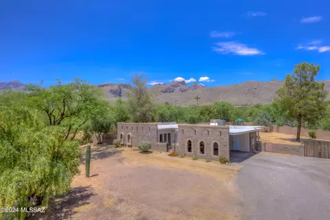 9439 E Walnut Tree Cir, Tucson, AZ 85749